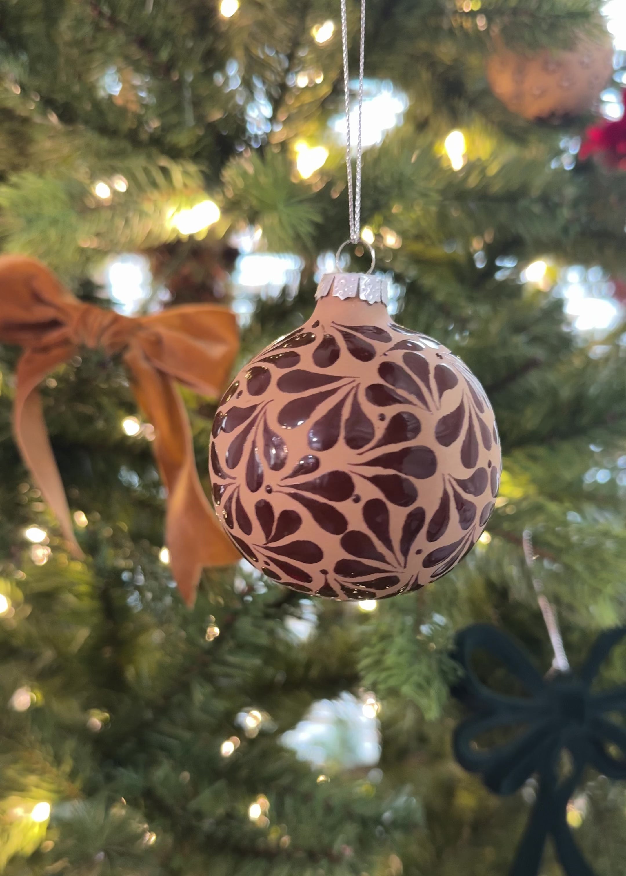 Load video: Esfera Tierra Plumada